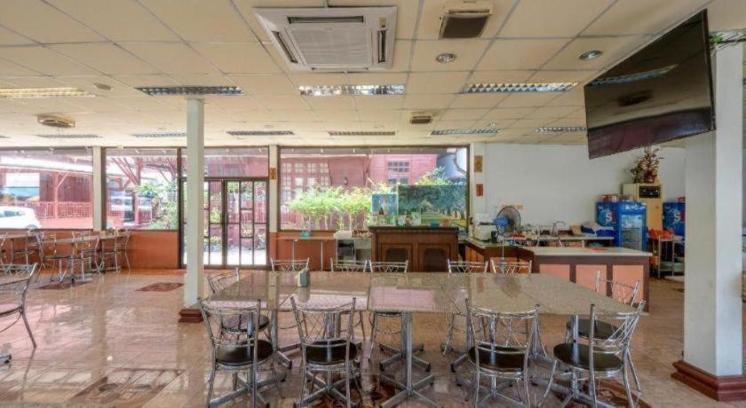 Oyo 1089 Baan Boran Khách sạn 2*